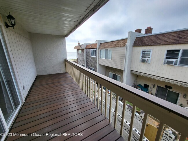 Building Photo - 18 Village Rd