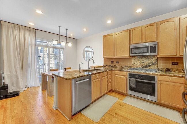 Building Photo - 1264 Sarah Blvd