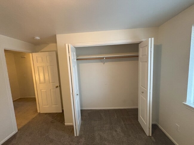 Building Photo - Price Drop! 3 Bed, 2.5 Bath Townhome in Ch...