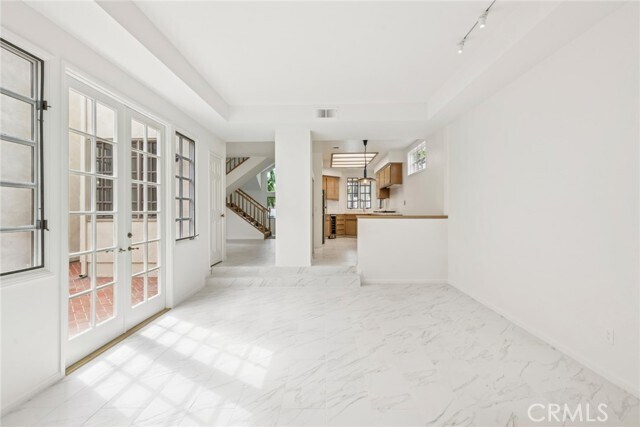 Building Photo - 606 Carnation Ave