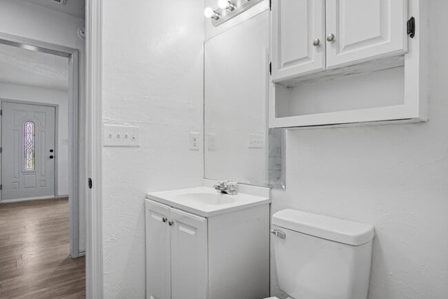 Building Photo - 549 E Ercoupe Dr