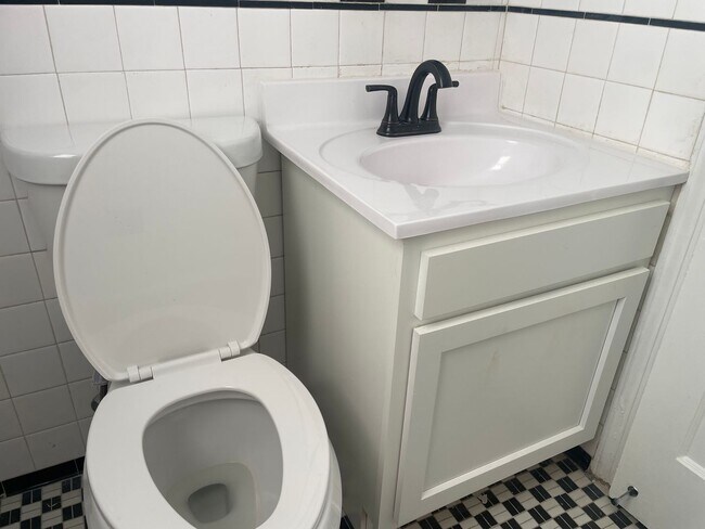 Interior Photo - 2514 N ST SE
