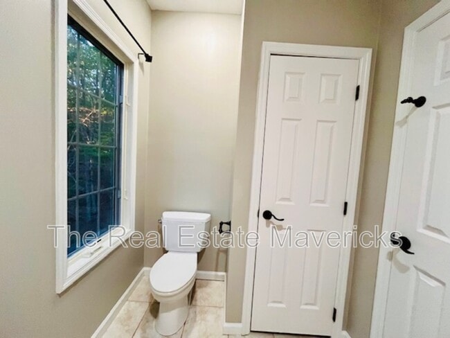 Building Photo - 784 New Home Loop