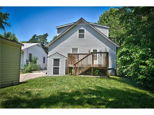 Building Photo - Beautiful Waldo Property - First Floor Living