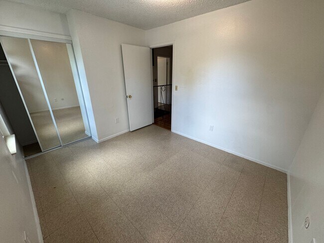 Building Photo - Spacious Morrison Home