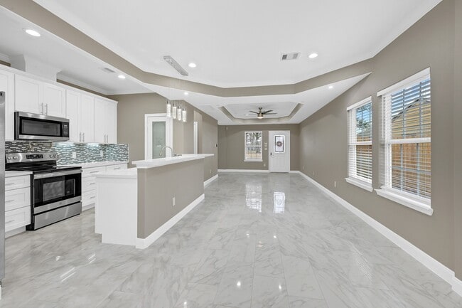 Building Photo - 5914 Southridge St