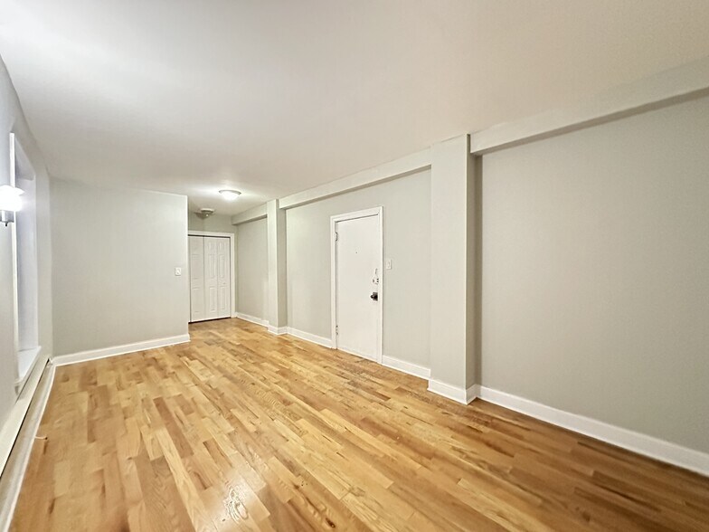 Building Photo - 1337 N Dearborn St