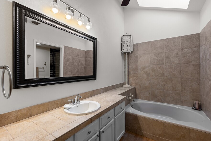 Building Photo - 2685 S Dayton Way