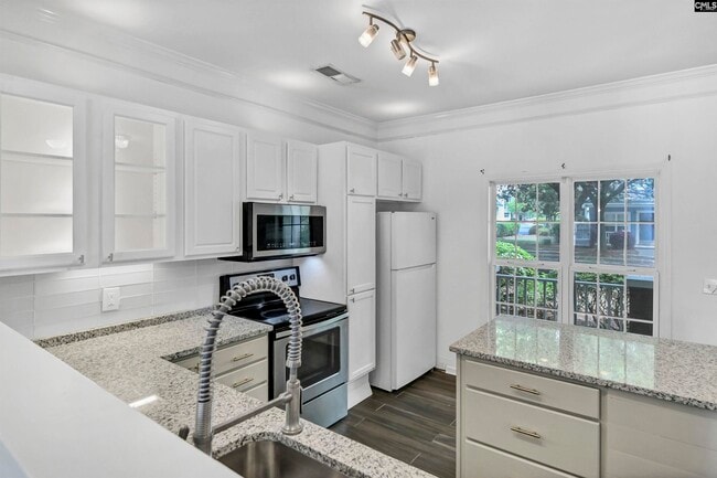 Building Photo - 302 Hampton Forest Drive