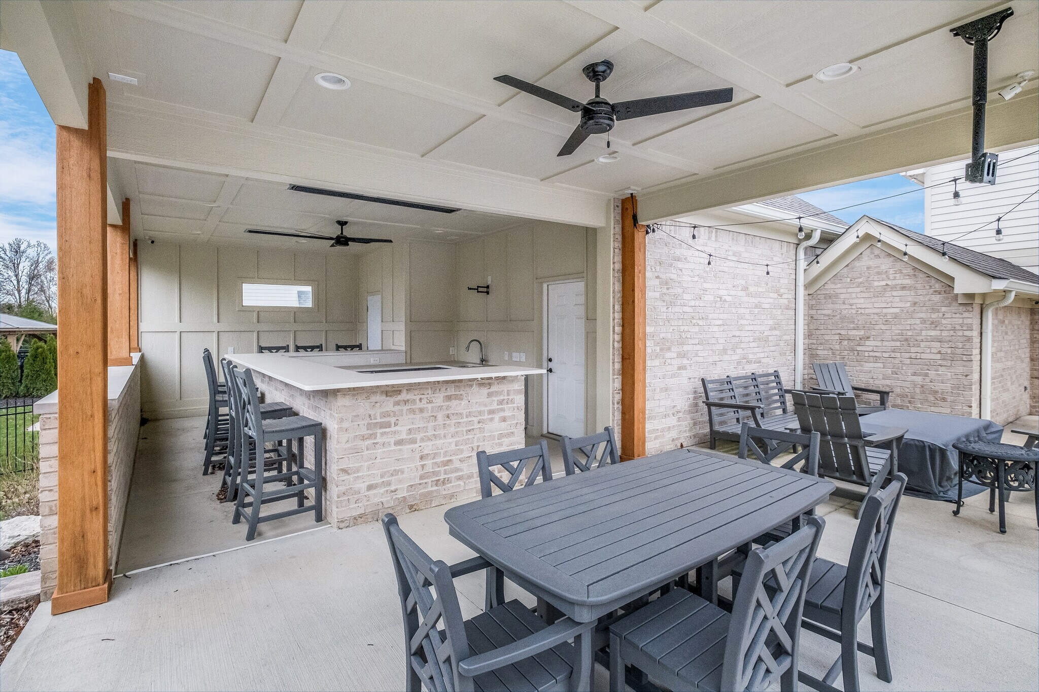 Outdoor kitchen + dining - 13621 Singletree Ct