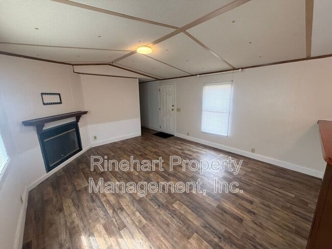 Building Photo - 1028 Ruby St