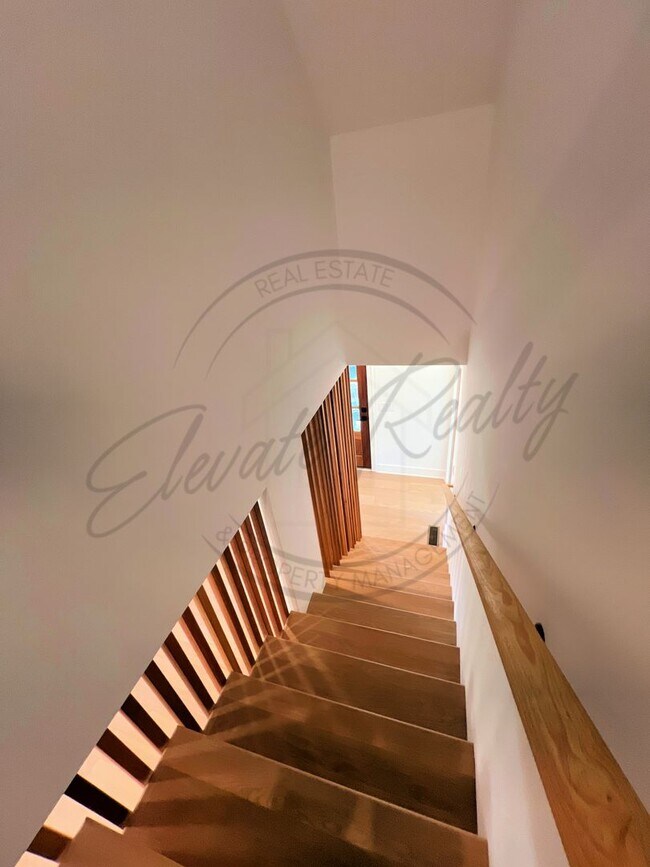 Building Photo - Modern Elegance in the Heart of Nashville ...