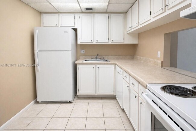 Building Photo - 470 Executive Center Dr