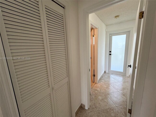 Building Photo - 6611 SW 99th Ave