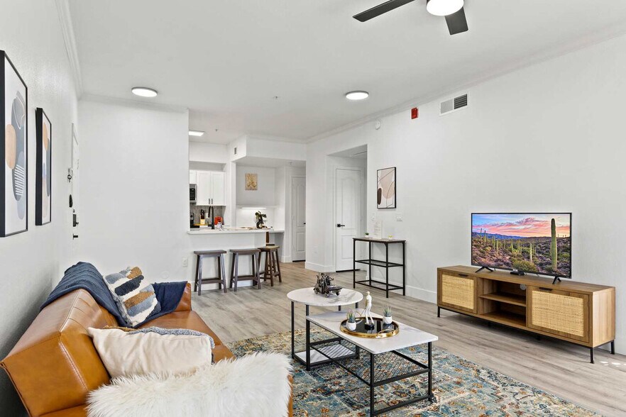 Building Photo - 875 W Pecos Rd