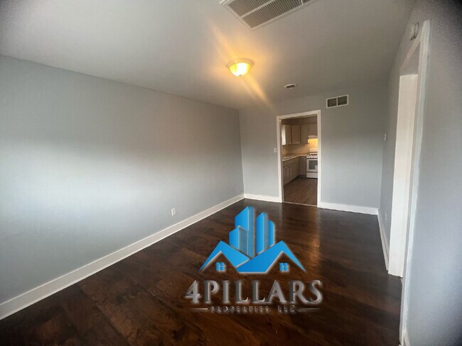 Building Photo - 1120 W 150th St