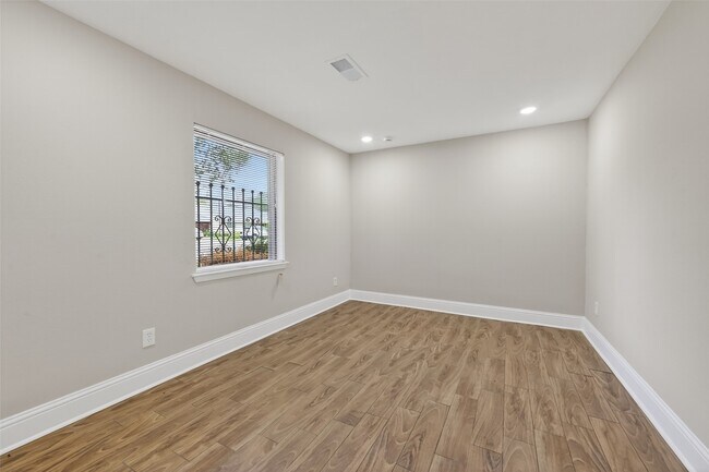 Building Photo - 11107 Cedarview Ln