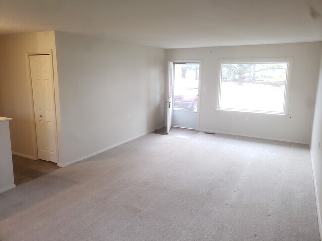 Building Photo - 7939 E Cree Lake Dr S