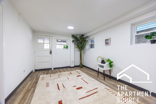 Building Photo - 1634 N Whipple St