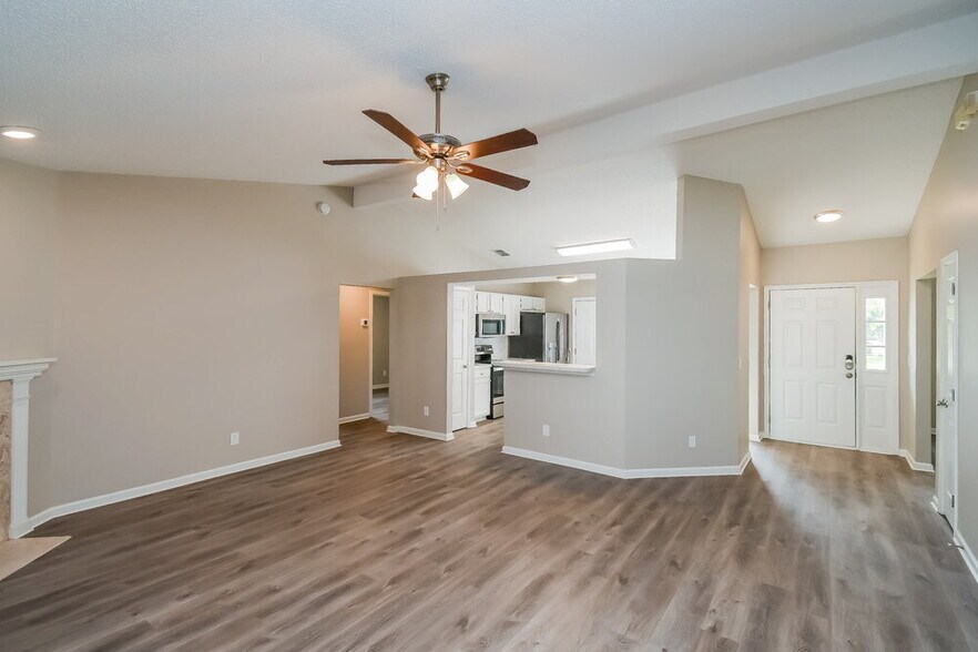 Building Photo - 7725 Fawn Lake Dr S