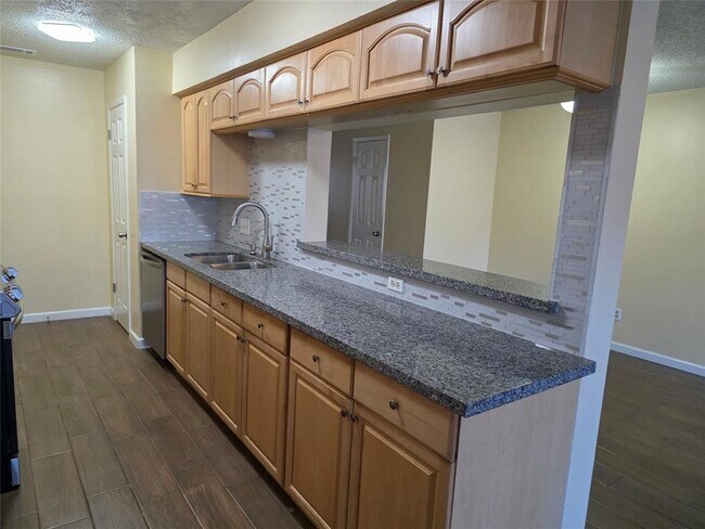 Building Photo - 6444 Kentwick Dr