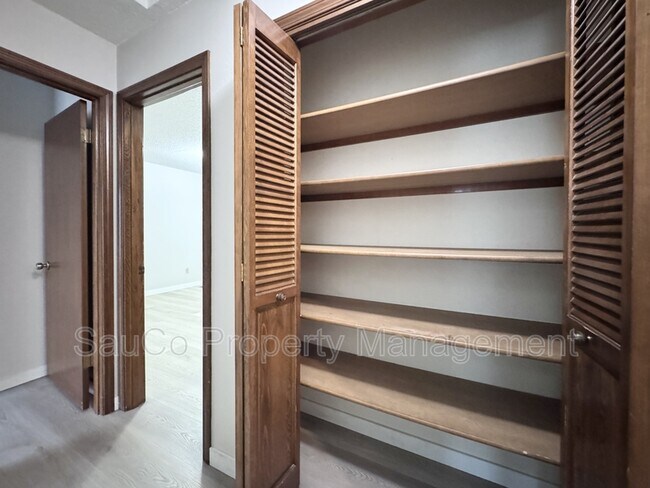 Building Photo - 324 SE 30th Ave