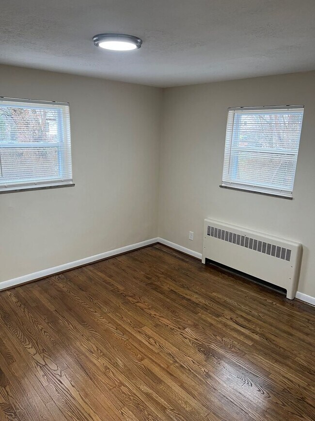 Building Photo - One-Bedroom Available at the Fehr Ridge Ap...