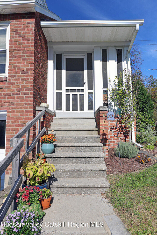 Building Photo - 208 Lucas Ave