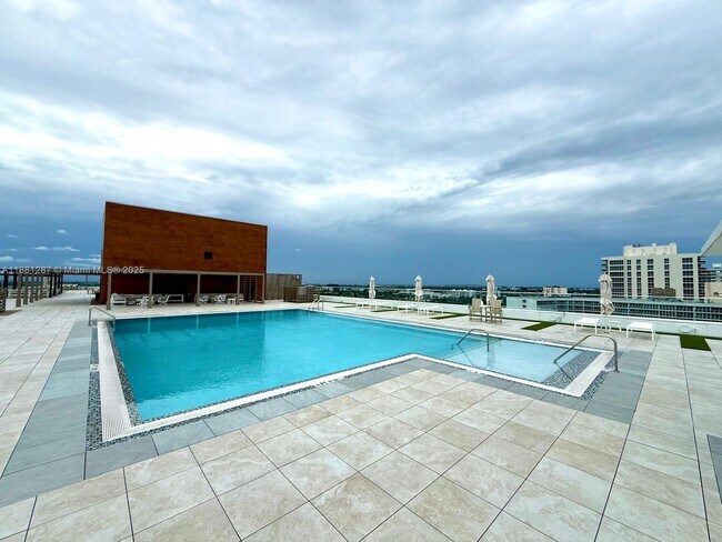 Building Photo - 4020 Galt Ocean Dr