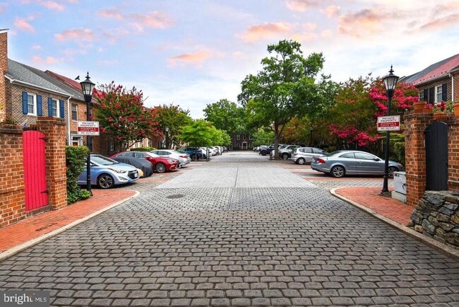 Building Photo - 515 Tobacco Quay