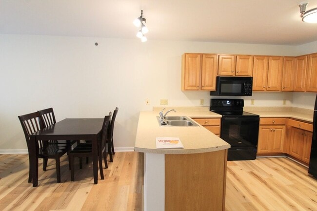 Building Photo - 1366H Hunters Rd