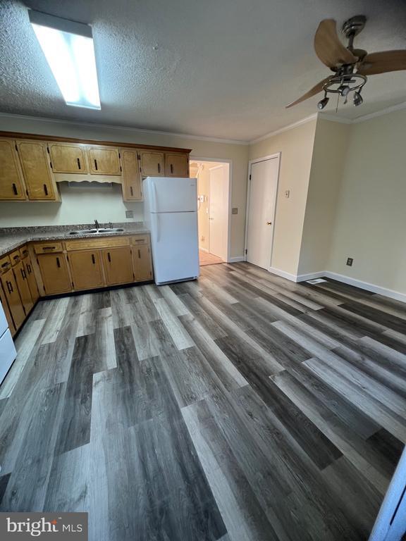 Building Photo - 1219 Apple St