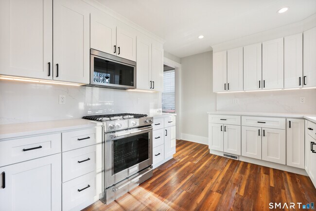 Building Photo - 60 Walter Ave