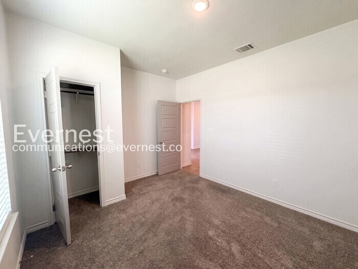 Building Photo - 8511 Glade Dr