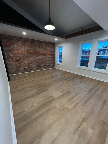 Building Photo - 313 E 17th Ave