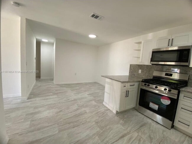 Building Photo - 2707 Essex Ct