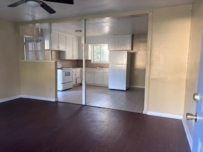 Building Photo - 3831 Meadow Ln