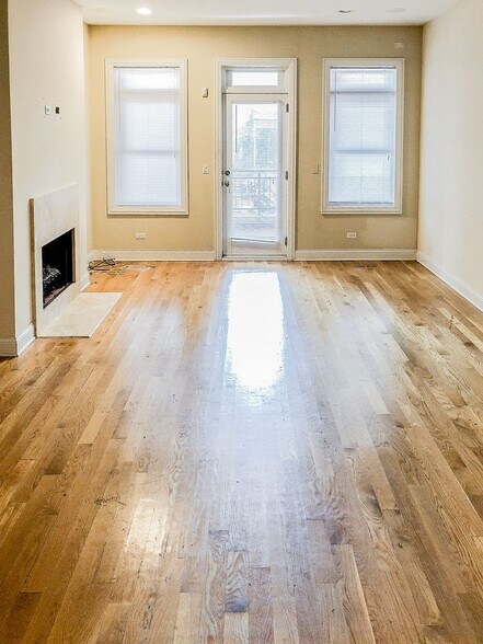 Building Photo - 2328 N Greenview Ave