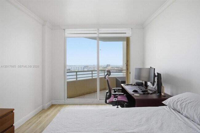 Building Photo - 888 Brickell Key Dr
