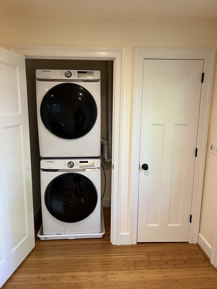 Private Washer/Dryer - 2726 N Harrison St