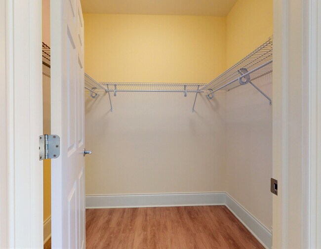 Building Photo - 4758 N Laramie Ave