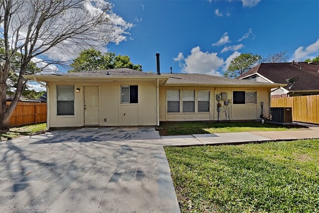 Building Photo - 4935 Pecan Grove Dr