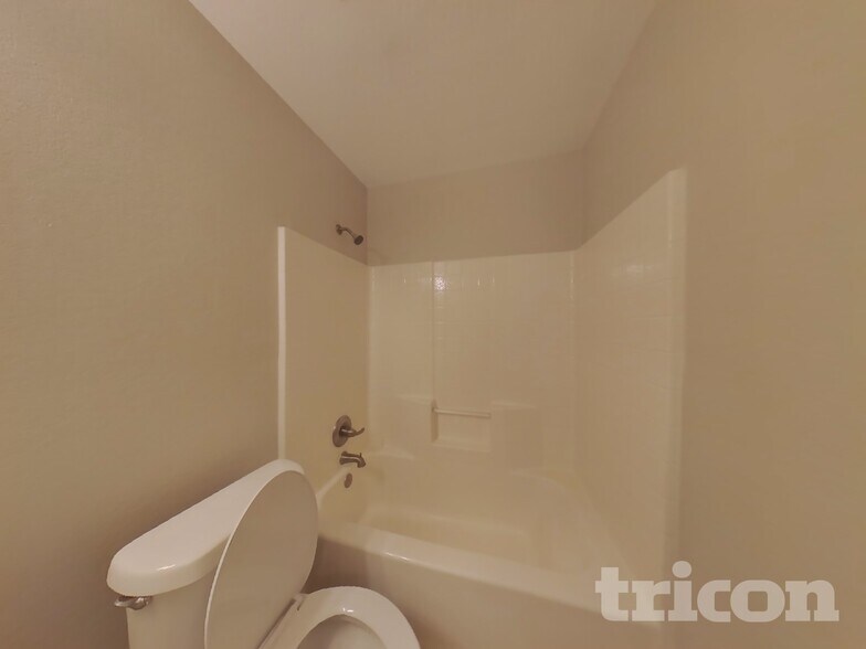 Building Photo - 1409 Mallard Dr