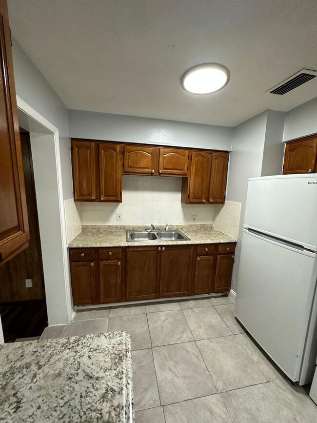 Building Photo - Fully Renovated 3/2 Available for Immediate Rent!