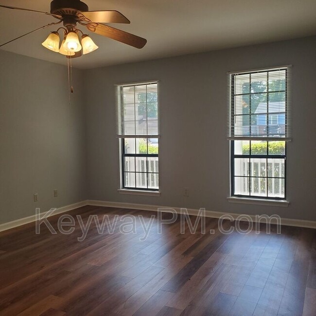 Building Photo - 231 Brooks Dr