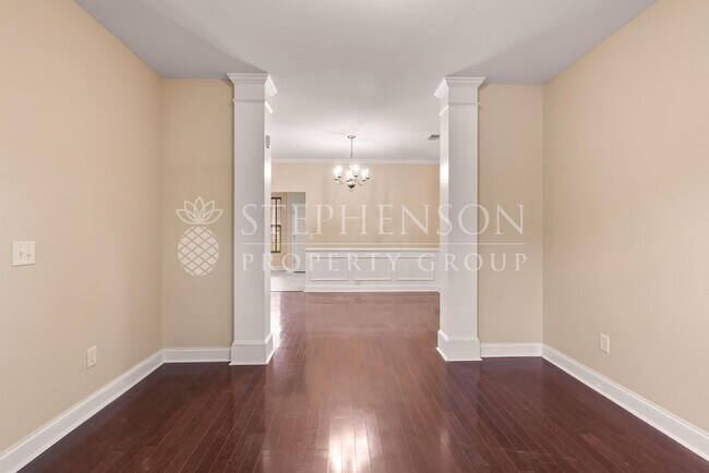 Building Photo - 405 Abbeydale Way