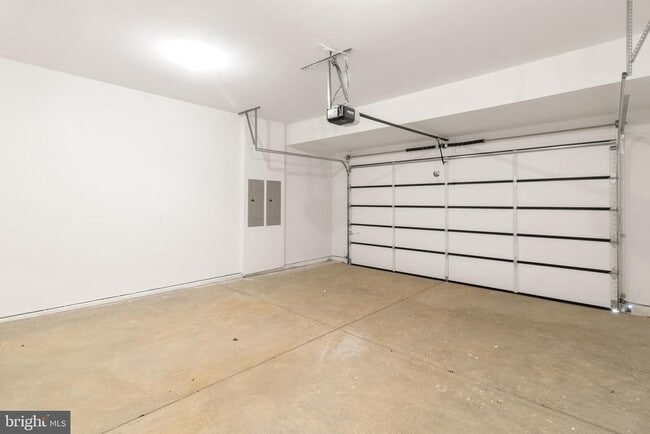 Building Photo - 853 N Manchester St