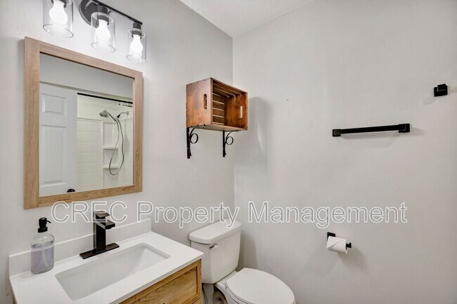 Building Photo - 122 Longleaf Dr