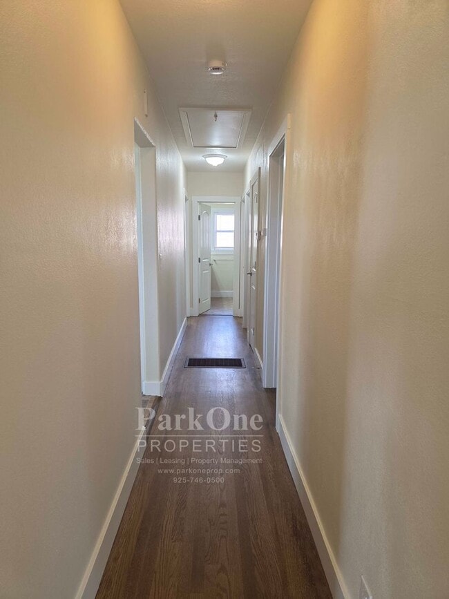 Building Photo - Great 4 Bedroom Home in the Heart of Albany!