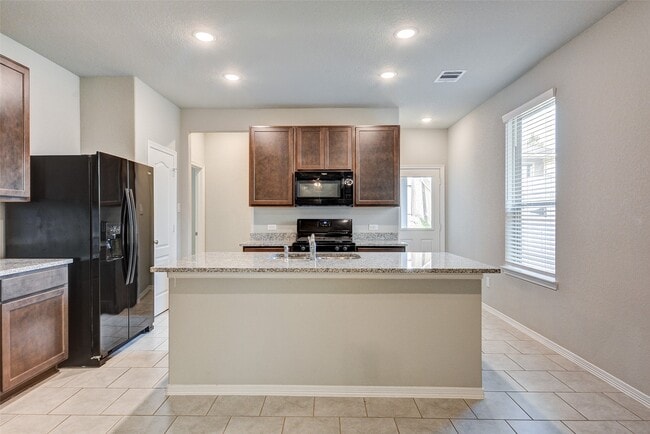 Building Photo - 40735 Gate Ridge Dr